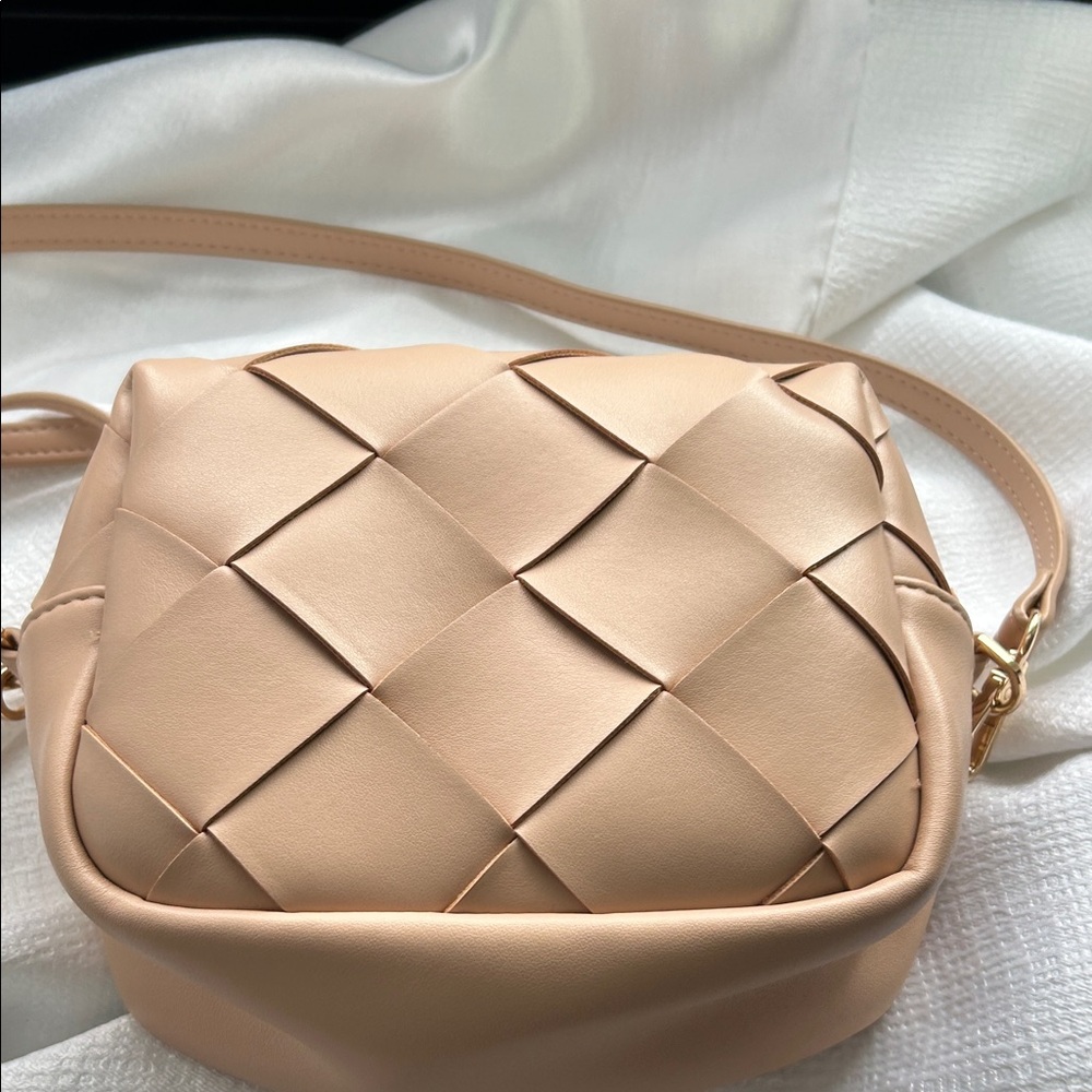 A New Day Cube Woven Crossbody Hand Bag